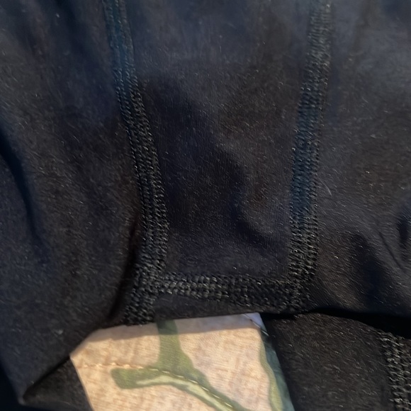 Youth Under Armour  compression tights. 3/4 length.  Youth Large. - Picture 9 of 13